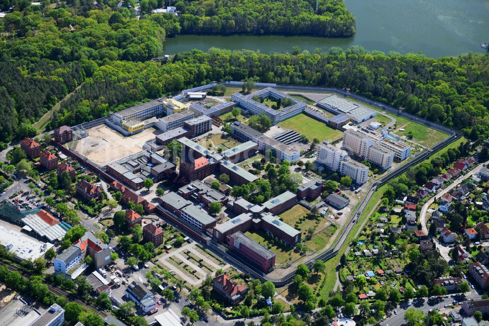 Luftbild Berlin - Justizvollzugsanstalt JVA Tegel im Ortsteil Reinickendorf in Berlin, Deutschland