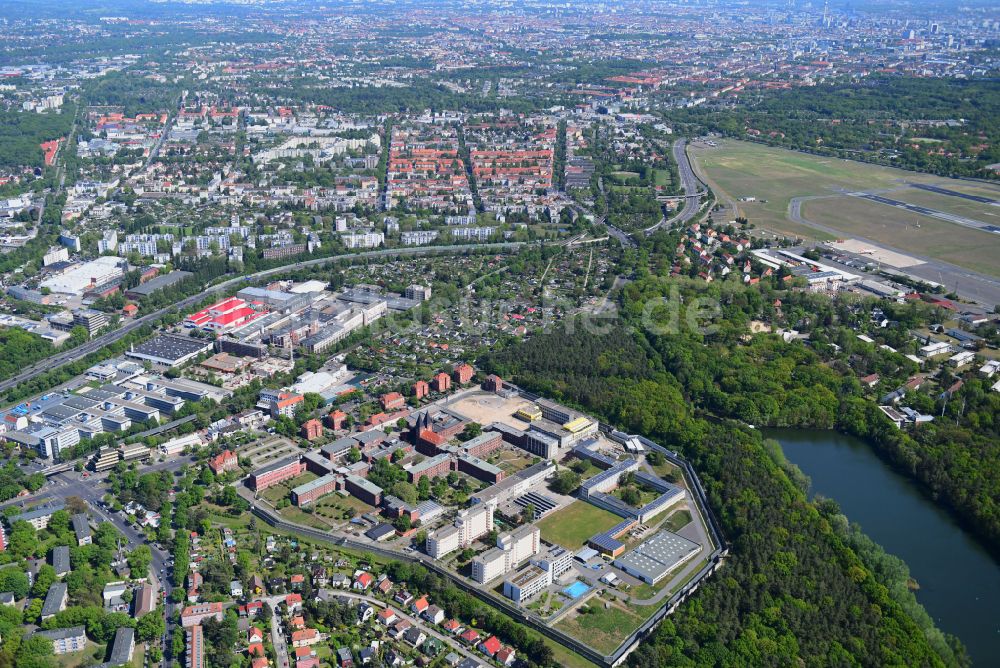 Berlin von oben - Justizvollzugsanstalt JVA Tegel im Ortsteil Reinickendorf in Berlin, Deutschland