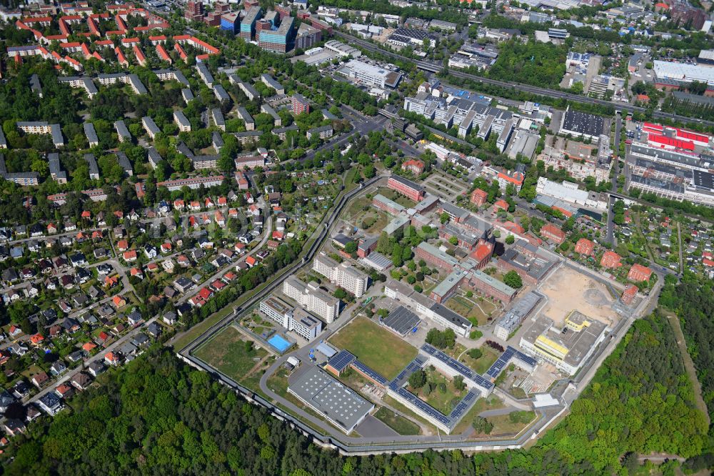 Luftaufnahme Berlin - Justizvollzugsanstalt JVA Tegel im Ortsteil Reinickendorf in Berlin, Deutschland