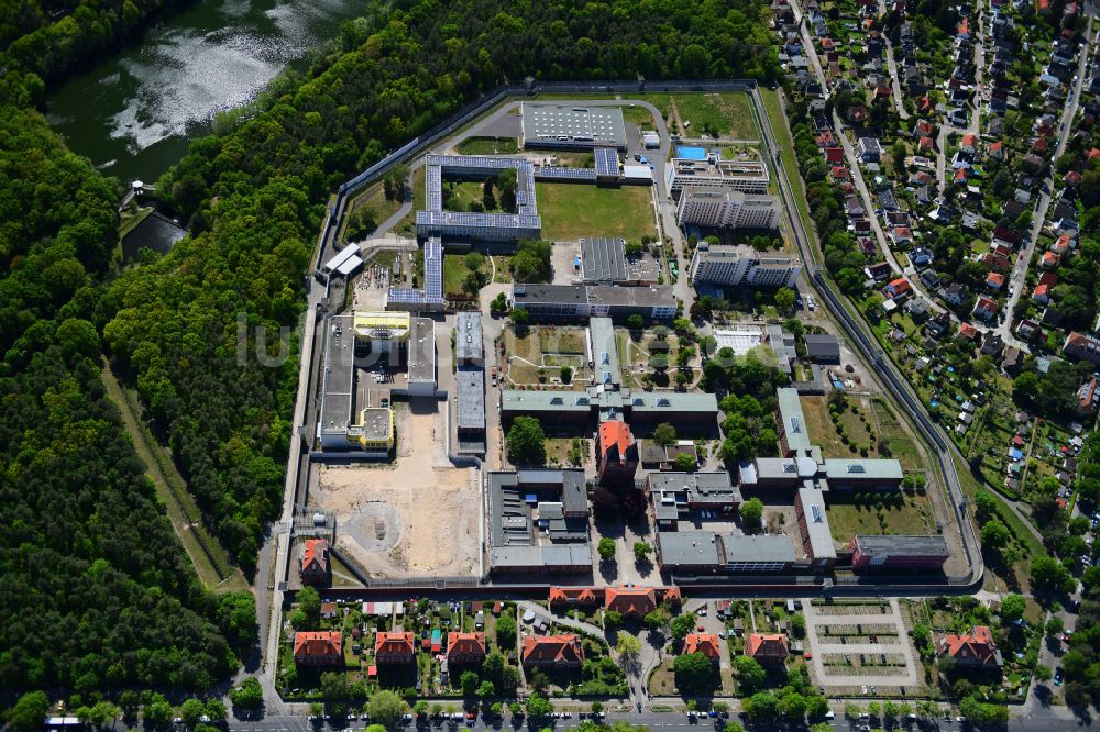 Luftaufnahme Berlin - Justizvollzugsanstalt JVA Tegel im Ortsteil Reinickendorf in Berlin, Deutschland