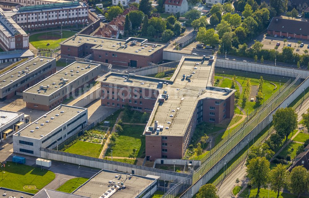 Werl von oben - Justizvollzugsanstalt JVA in Werl im Bundesland Nordrhein-Westfalen, Deutschland