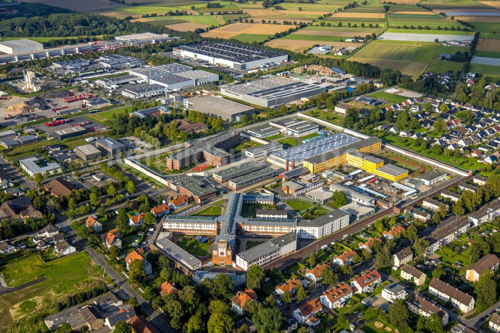 Luftaufnahme Werl - Justizvollzugsanstalt JVA in Werl im Bundesland Nordrhein-Westfalen, Deutschland