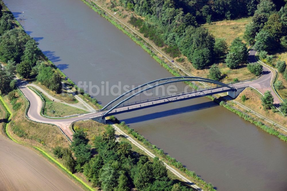 Luftbild Kade OT Kader Schleuse - Kader-Brücke über dem Elbe-Havel-Kanal im Bundesland Sachsen-Anhalt