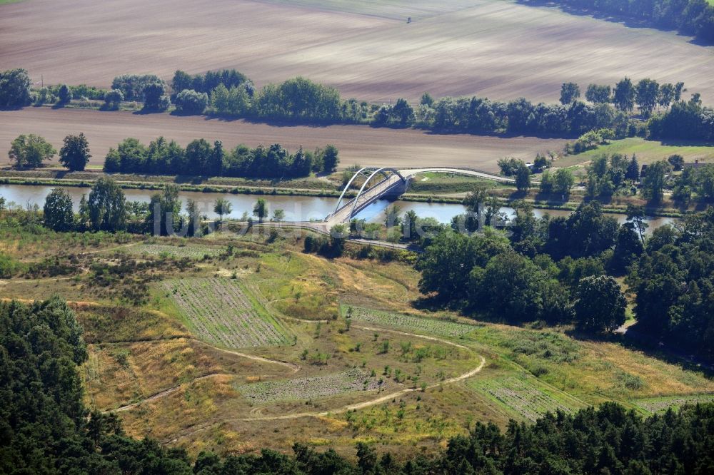 Kade OT Kader Schleuse von oben - Kader-Brücke über dem Elbe-Havel-Kanal im Bundesland Sachsen-Anhalt