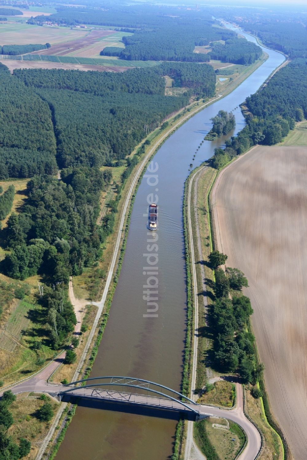 Luftaufnahme Kade OT Kader Schleuse - Kader-Brücke über dem Elbe-Havel-Kanal im Bundesland Sachsen-Anhalt