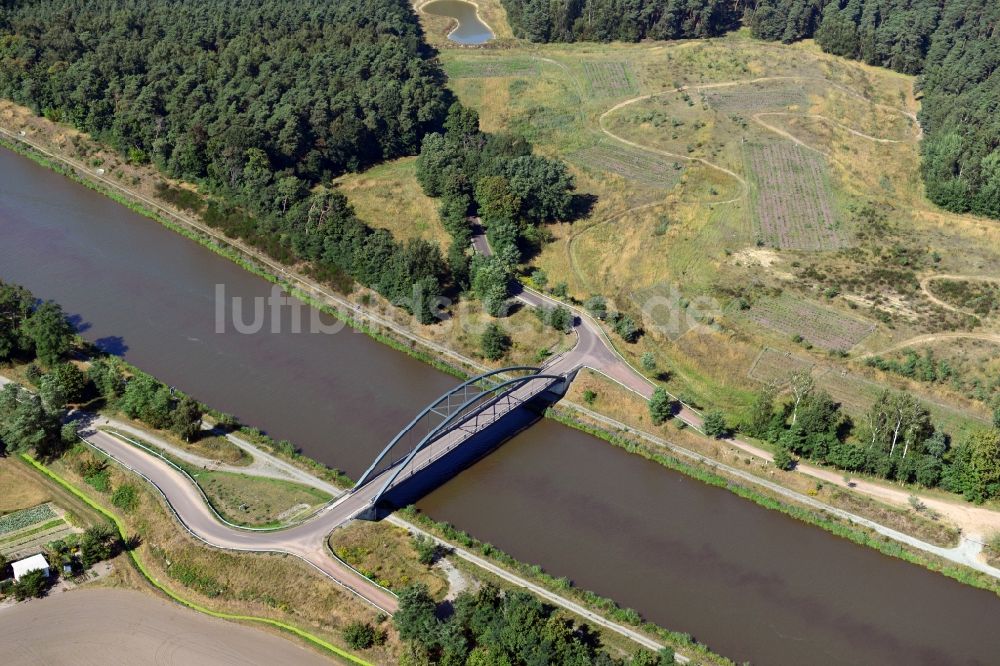 Luftbild Kade OT Kader Schleuse - Kader-Brücke über dem Elbe-Havel-Kanal im Bundesland Sachsen-Anhalt