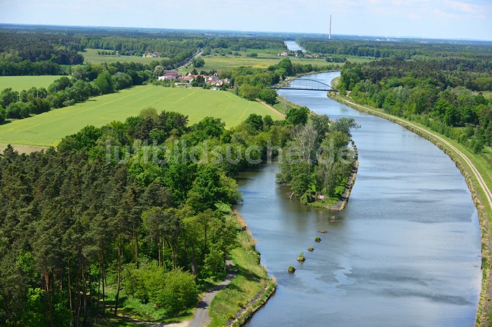 Luftaufnahme Kade OT Kader Schleuse - Kader-Brücke über dem Elbe-Havel-Kanal im Bundesland Sachsen-Anhalt