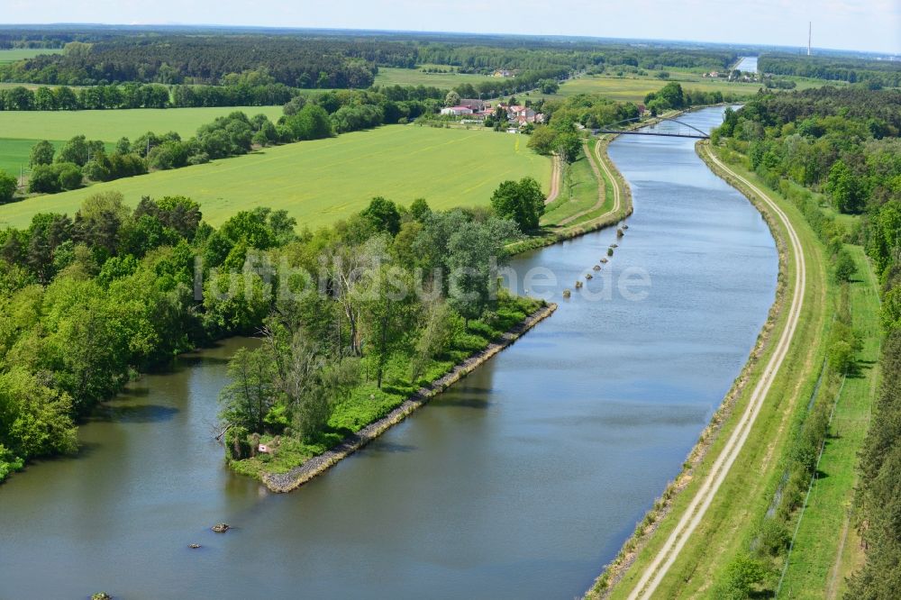 Kade OT Kader Schleuse von oben - Kader-Brücke über dem Elbe-Havel-Kanal im Bundesland Sachsen-Anhalt