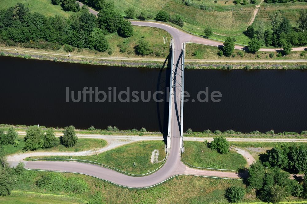 Kade aus der Vogelperspektive: Kader-Brücke über dem Elbe-Havel-Kanal im Bundesland Sachsen-Anhalt