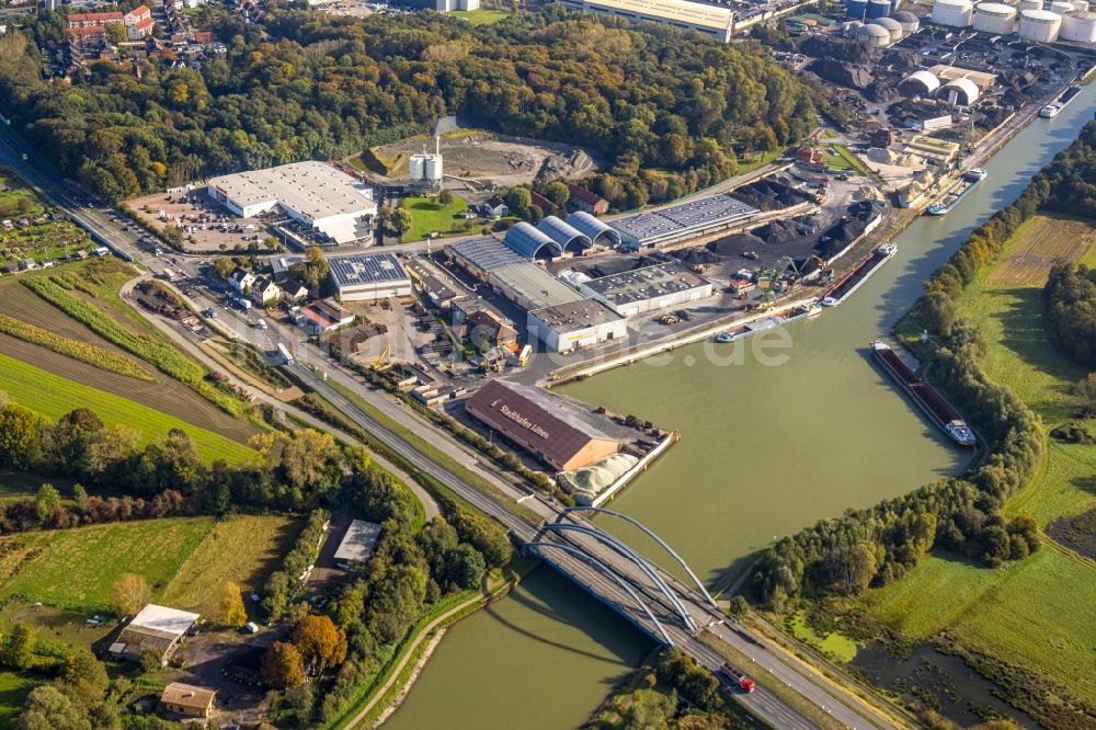 Lünen aus der Vogelperspektive: Kai und Hafenbecken des Binnenhafen am Datteln-Hamm-Kanal in Lünen im Bundesland Nordrhein-Westfalen, Deutschland