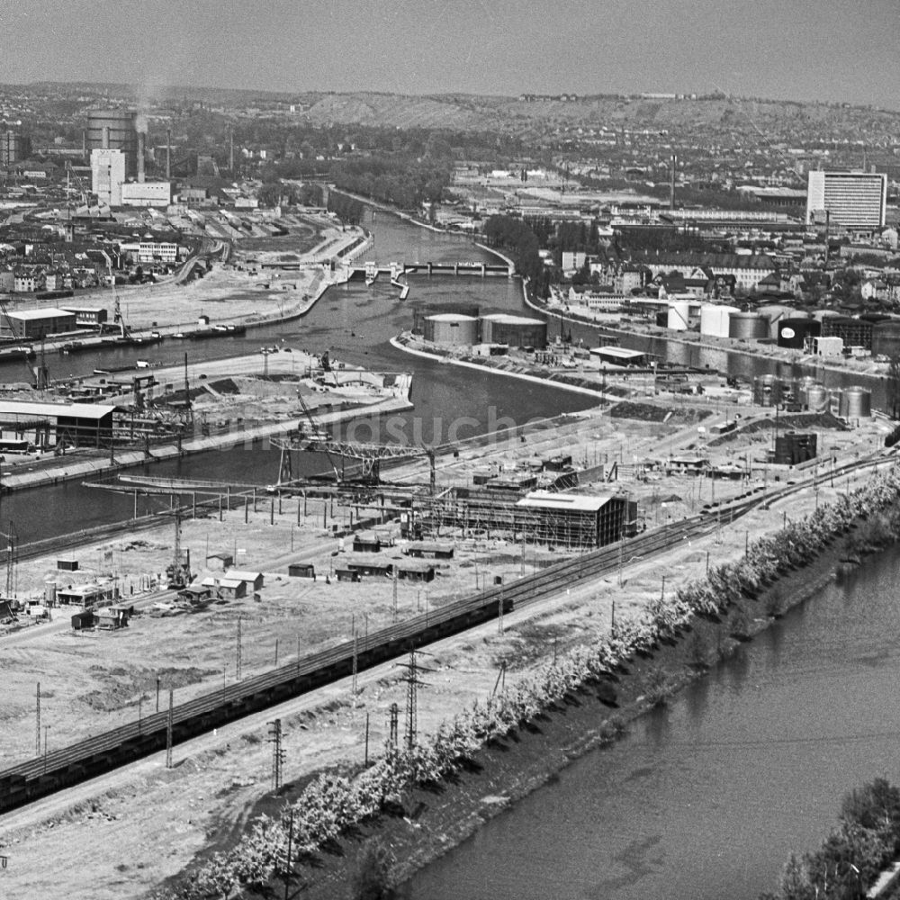 Luftbild Stuttgart - Kai und Hafenbecken des Binnenhafen Neckarhafen in Stuttgart im Bundesland Baden-Württemberg, Deutschland