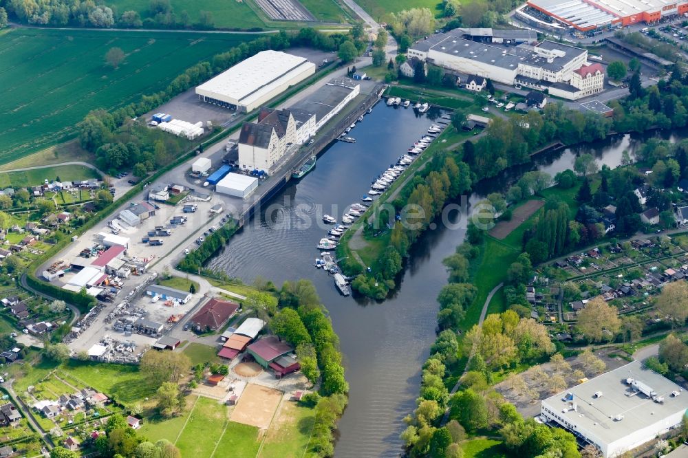 Kassel von oben - Kai und Hafenbecken des Binnenhafen am Ufer der Fulda in Kassel im Bundesland Hessen, Deutschland