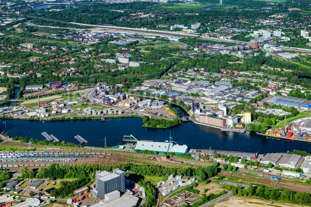 Luftbild Hamburg - Kai und Hafenbecken des Binnenhafen am Ufer Schluisgrovehafen in Hamburg, Deutschland