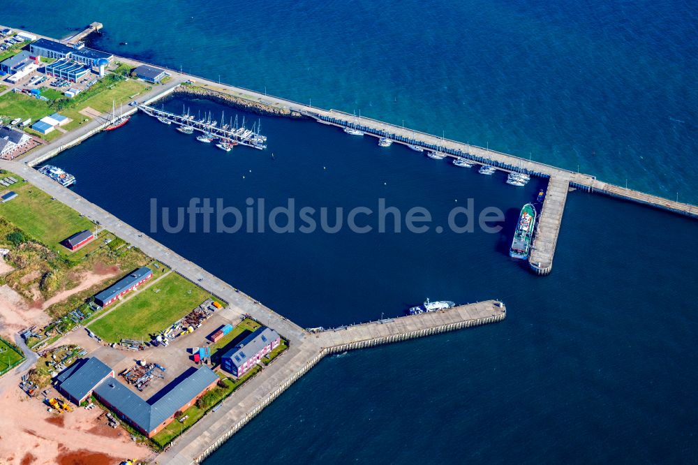 Helgoland von oben - Kai und Hafenbecken des Binnenhafen am Ufer Südhafen in Helgoland im Bundesland Schleswig-Holstein, Deutschland