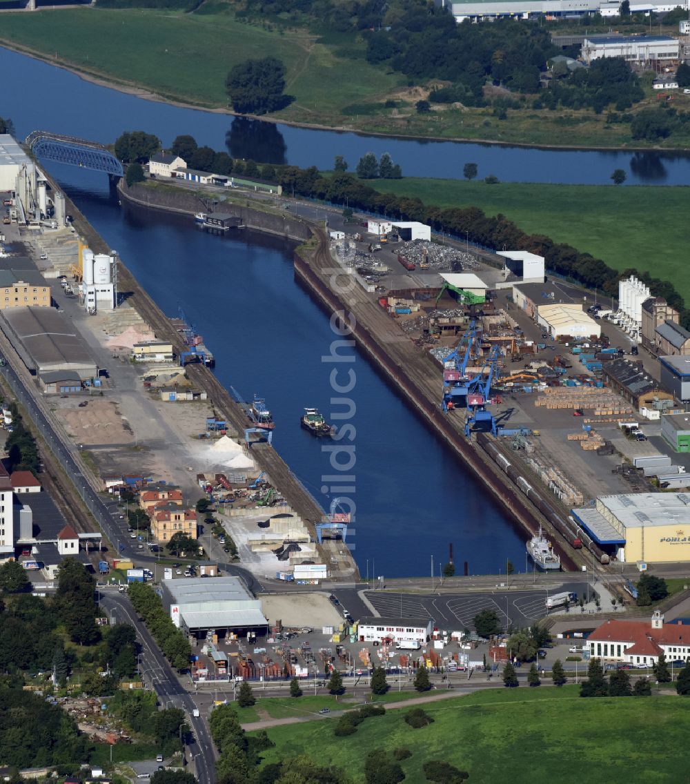 Luftaufnahme Dresden - Kaianlagen und Schiffs- Anlegestellen am Hafenbecken des Binnenhafen Alberthafen in Dresden im Bundesland Sachsen, Deutschland