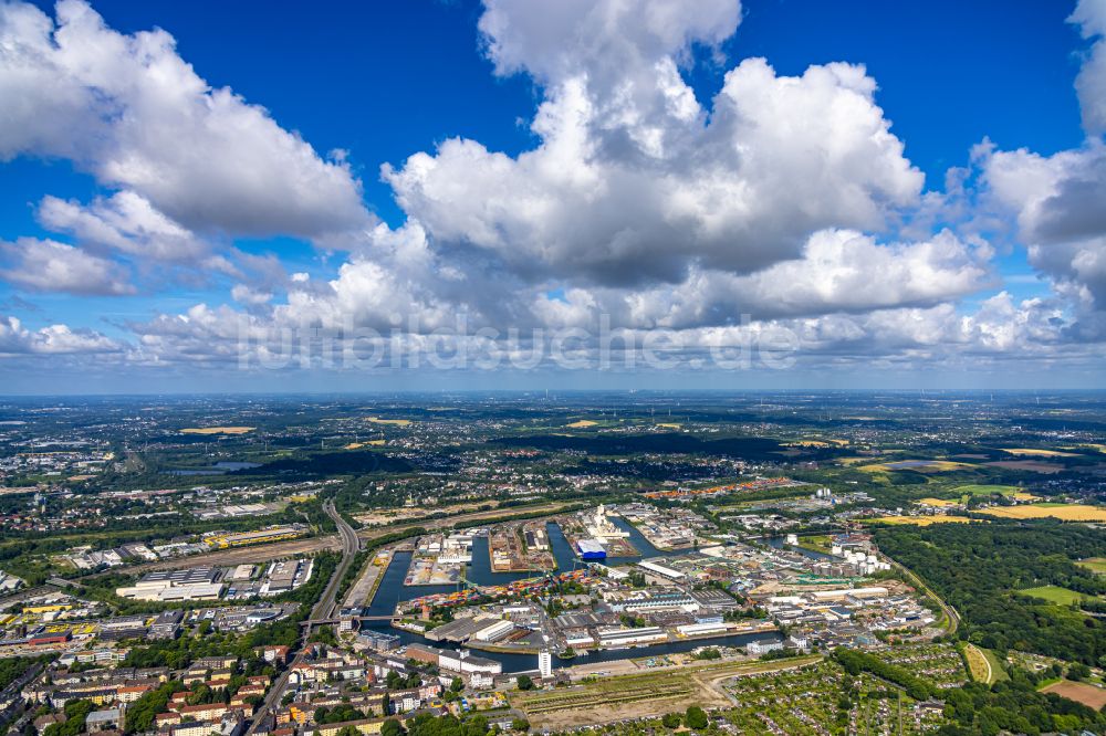 Luftaufnahme Dortmund - Kaianlagen und Schiffs- Anlegestellen am Hafenbecken des Binnenhafen in Dortmund im Bundesland Nordrhein-Westfalen, Deutschland