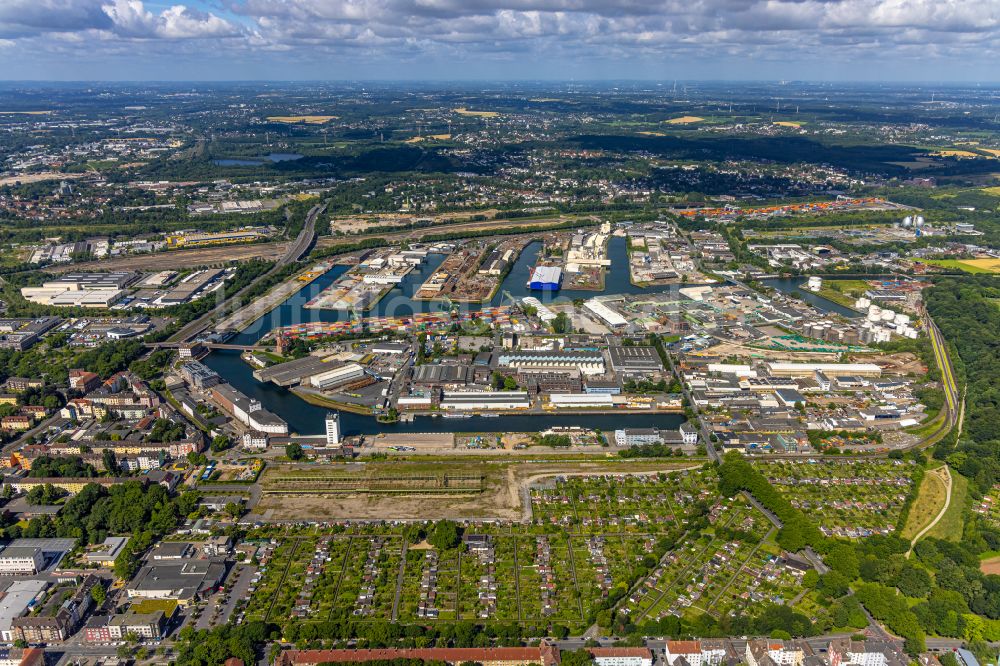 Luftaufnahme Dortmund - Kaianlagen und Schiffs- Anlegestellen am Hafenbecken des Binnenhafen in Dortmund im Bundesland Nordrhein-Westfalen, Deutschland