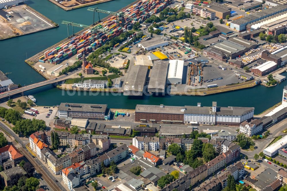 Luftaufnahme Dortmund - Kaianlagen und Schiffs- Anlegestellen am Hafenbecken des Binnenhafen Dortmunder Hafen AG an der Speicherstraße in Dortmund im Bundesland Nordrhein-Westfalen, Deutschland