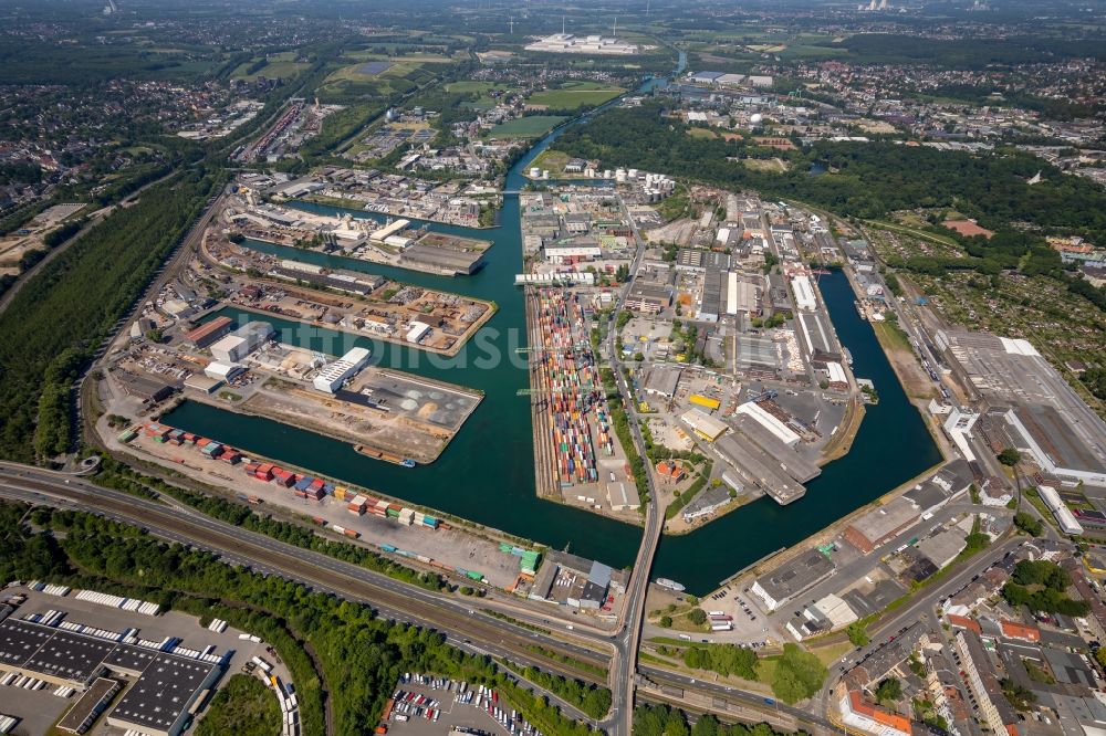 Luftbild Dortmund - Kaianlagen und Schiffs- Anlegestellen am Hafenbecken des Binnenhafen Dortmunder Hafen AG an der Speicherstraße in Dortmund im Bundesland Nordrhein-Westfalen, Deutschland