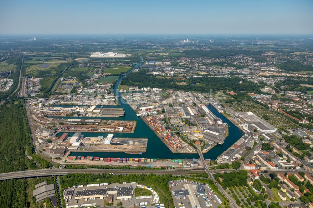 Luftaufnahme Dortmund - Kaianlagen und Schiffs- Anlegestellen am Hafenbecken des Binnenhafen Dortmunder Hafen AG an der Speicherstraße in Dortmund im Bundesland Nordrhein-Westfalen, Deutschland