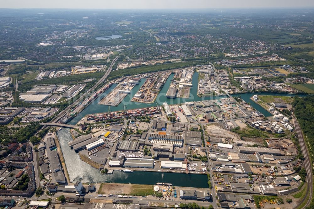 Luftaufnahme Dortmund - Kaianlagen und Schiffs- Anlegestellen am Hafenbecken des Binnenhafen Dortmunder Hafen AG an der Speicherstraße in Dortmund im Bundesland Nordrhein-Westfalen, Deutschland