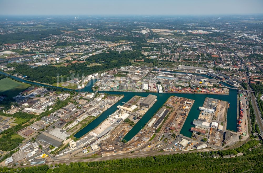 Luftbild Dortmund - Kaianlagen und Schiffs- Anlegestellen am Hafenbecken des Binnenhafen Dortmunder Hafen AG an der Speicherstraße in Dortmund im Bundesland Nordrhein-Westfalen, Deutschland