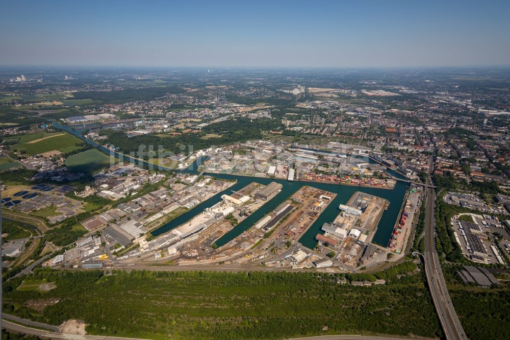 Luftaufnahme Dortmund - Kaianlagen und Schiffs- Anlegestellen am Hafenbecken des Binnenhafen Dortmunder Hafen AG an der Speicherstraße in Dortmund im Bundesland Nordrhein-Westfalen, Deutschland