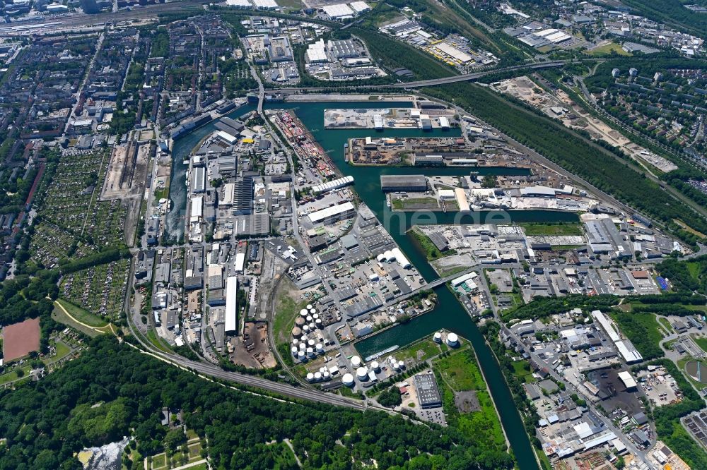 Luftaufnahme Dortmund - Kaianlagen und Schiffs- Anlegestellen am Hafenbecken des Binnenhafen Dortmunder Hafen AG an der Speicherstraße in Dortmund im Bundesland Nordrhein-Westfalen, Deutschland