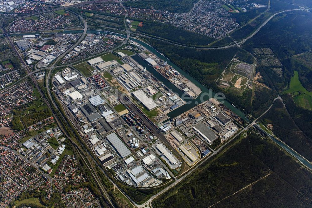 Luftbild Nürnberg - Kaianlagen und Schiffs- Anlegestellen am Hafenbecken des Binnenhafen Güterverkehr-Hafen Nürnberg entlang der Hamburger Straße in Nürnberg im Bundesland Bayern