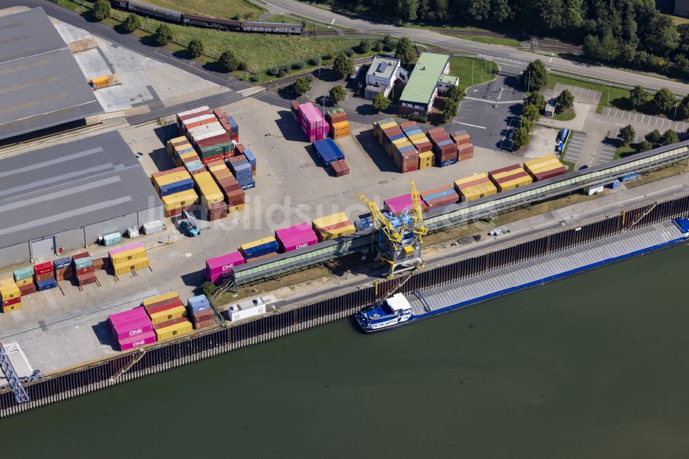 Spellen von oben - Kaianlagen und Schiffs- Anlegestellen am Hafenbecken des Binnenhafen Hafen Emmelsum - Hafenbüro Schleusenstraße im Ortsteil Spellen in Voerde (Niederrhein) im Bundesland Nordrhein-Westfalen