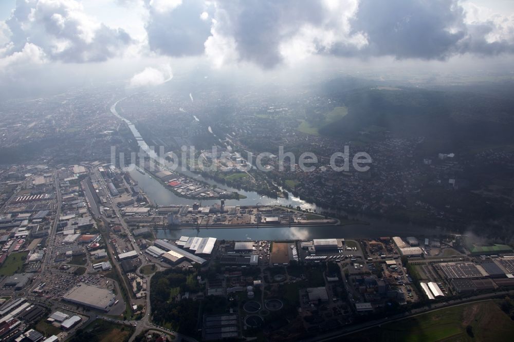 Luftaufnahme Bamberg - Kaianlagen und Schiffs- Anlegestellen am Hafenbecken des Binnenhafen Main im Ortsteil Gaustadt in Bamberg im Bundesland Bayern