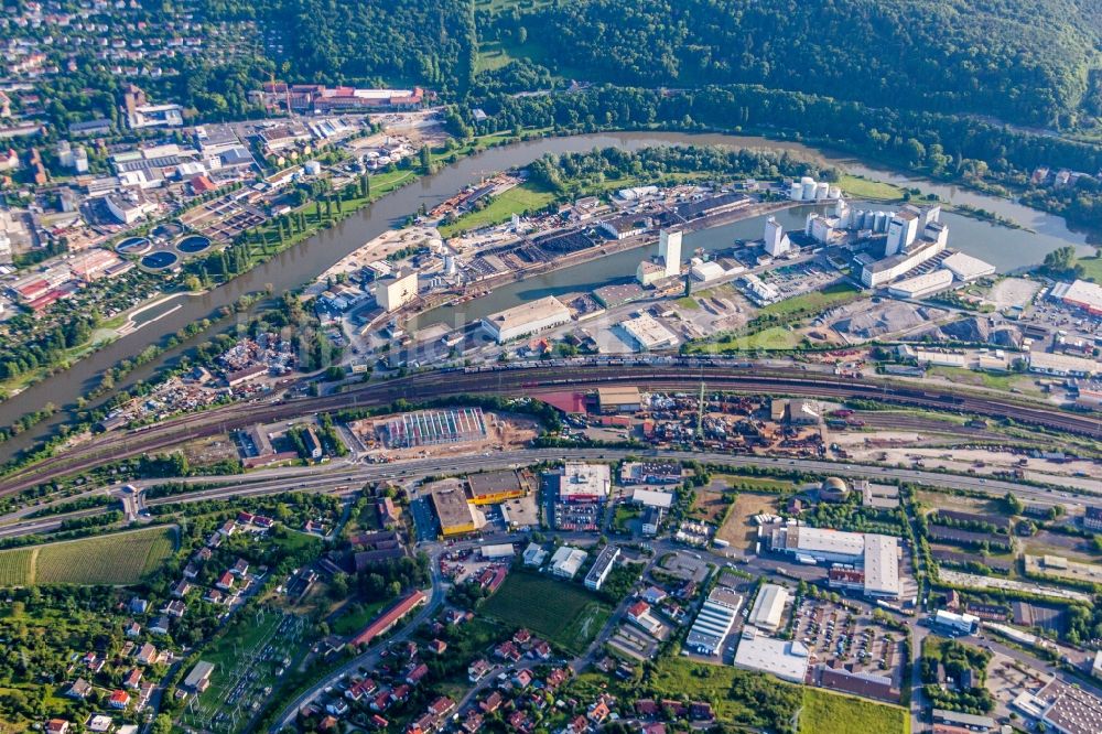 Würzburg aus der Vogelperspektive: Kaianlagen und Schiffs- Anlegestellen am Hafenbecken des Binnenhafen Neuer Hafen am Main in Würzburg im Bundesland Bayern, Deutschland