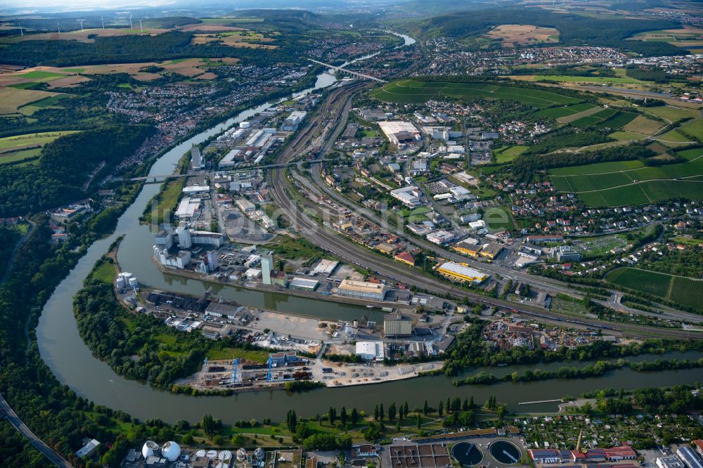 Würzburg aus der Vogelperspektive: Kaianlagen und Schiffs- Anlegestellen am Hafenbecken des Binnenhafen Neuer Hafen am Main in Würzburg im Bundesland Bayern, Deutschland