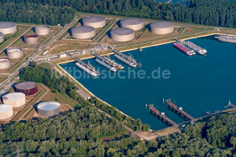 Luftaufnahme Karlsruhe - Kaianlagen und Schiffs- Anlegestellen am Hafenbecken des Binnenhafen Oelhafen Karlsruhe in Karlsruhe im Bundesland Baden-Württemberg, Deutschland