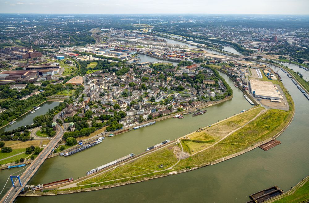 Luftbild Duisburg - Kaianlagen und Schiffs- Anlegestellen am Hafenbecken des Binnenhafen am Vinckekanal in Duisburg im Bundesland Nordrhein-Westfalen, Deutschland