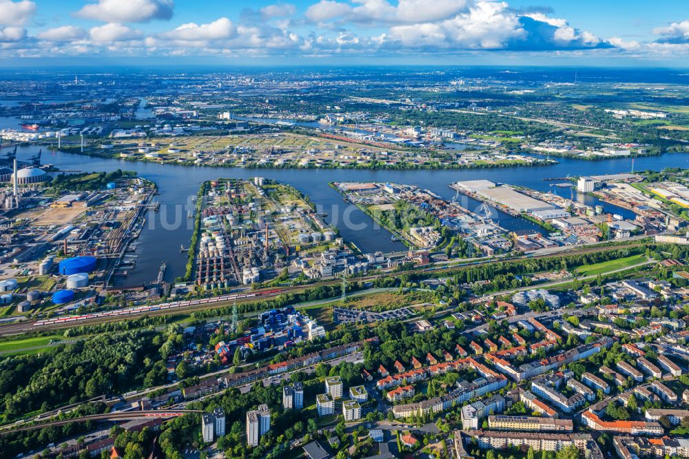 Hamburg aus der Vogelperspektive: Kaianlagen und Schiffs- Anlegestellen an den Hafenbecken von Seehafen 1 bis 4 an der Süderelbe im Ortsteil Harburg in Hamburg, Deutschland