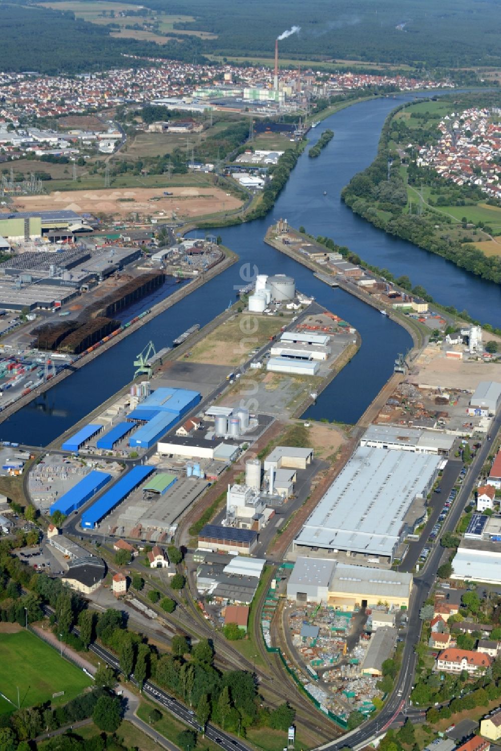 Aschaffenburg von oben - Kaianlagen und Schiffs- Anlegestellen mit Verlade- Terminals am Binnenhafen in Aschaffenburg im Bundesland Bayern