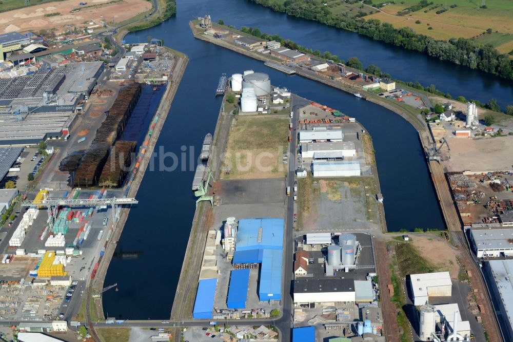 Aschaffenburg aus der Vogelperspektive: Kaianlagen und Schiffs- Anlegestellen mit Verlade- Terminals am Binnenhafen in Aschaffenburg im Bundesland Bayern