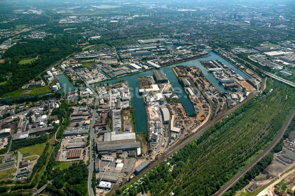 Dortmund von oben - Kaianlagen und Schiffs- Anlegestellen mit Verlade- Terminals am Binnenhafen in Dortmund im Bundesland Nordrhein-Westfalen