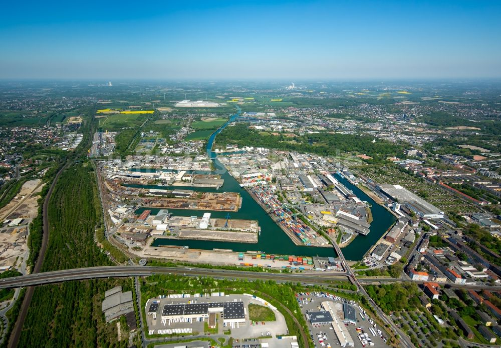 Luftbild Dortmund - Kaianlagen und Schiffs- Anlegestellen mit Verlade- Terminals am Binnenhafen in Dortmund im Bundesland Nordrhein-Westfalen