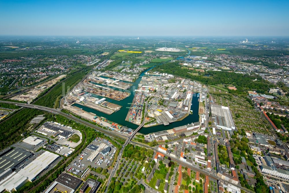 Luftaufnahme Dortmund - Kaianlagen und Schiffs- Anlegestellen mit Verlade- Terminals am Binnenhafen in Dortmund im Bundesland Nordrhein-Westfalen