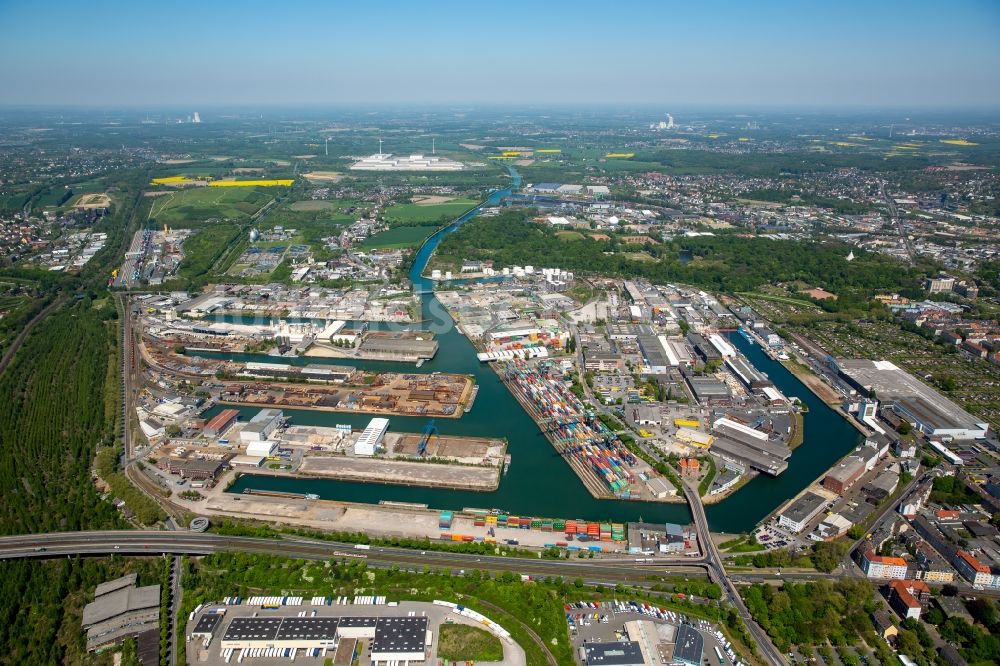 Luftbild Dortmund - Kaianlagen und Schiffs- Anlegestellen mit Verlade- Terminals am Binnenhafen in Dortmund im Bundesland Nordrhein-Westfalen