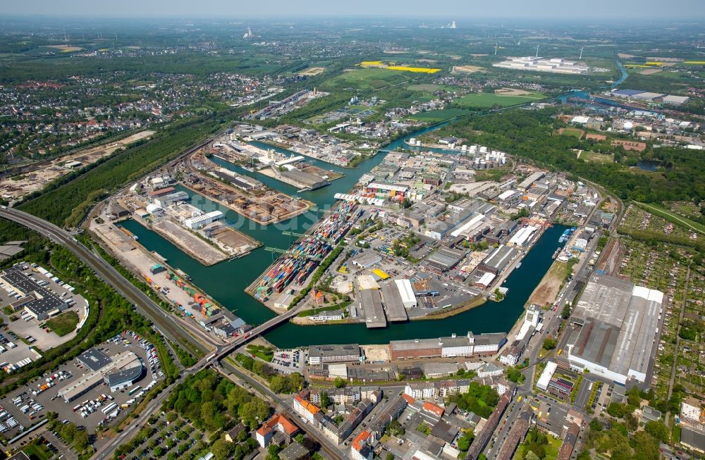 Luftaufnahme Dortmund - Kaianlagen und Schiffs- Anlegestellen mit Verlade- Terminals am Binnenhafen in Dortmund im Bundesland Nordrhein-Westfalen