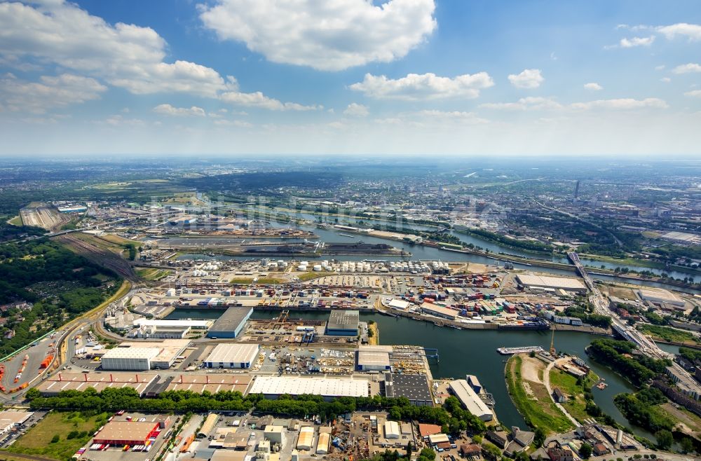 Luftbild Duisburg - Kaianlagen und Schiffs- Anlegestellen mit Verlade- Terminals am Binnenhafen in Duisburg im Bundesland Nordrhein-Westfalen