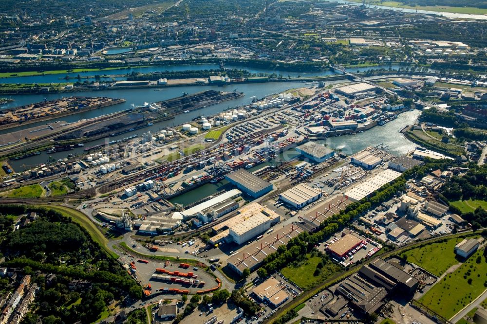 Luftbild Duisburg - Kaianlagen und Schiffs- Anlegestellen mit Verlade- Terminals am Binnenhafen in Duisburg im Bundesland Nordrhein-Westfalen