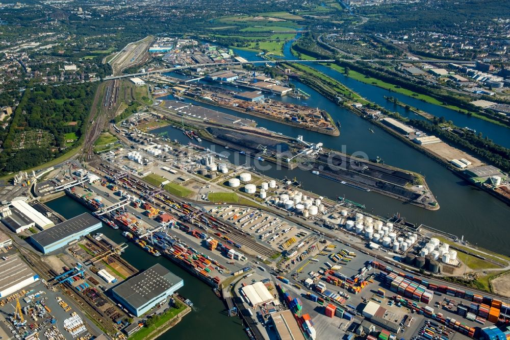 Luftaufnahme Duisburg - Kaianlagen und Schiffs- Anlegestellen mit Verlade- Terminals am Binnenhafen in Duisburg im Bundesland Nordrhein-Westfalen