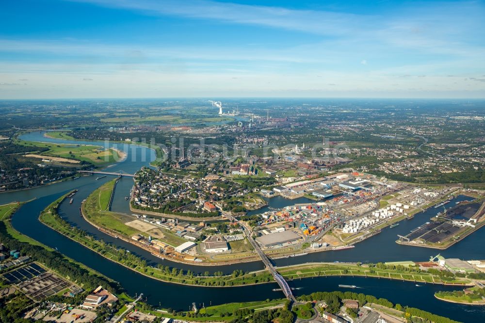 Luftbild Duisburg - Kaianlagen und Schiffs- Anlegestellen mit Verlade- Terminals am Binnenhafen in Duisburg im Bundesland Nordrhein-Westfalen