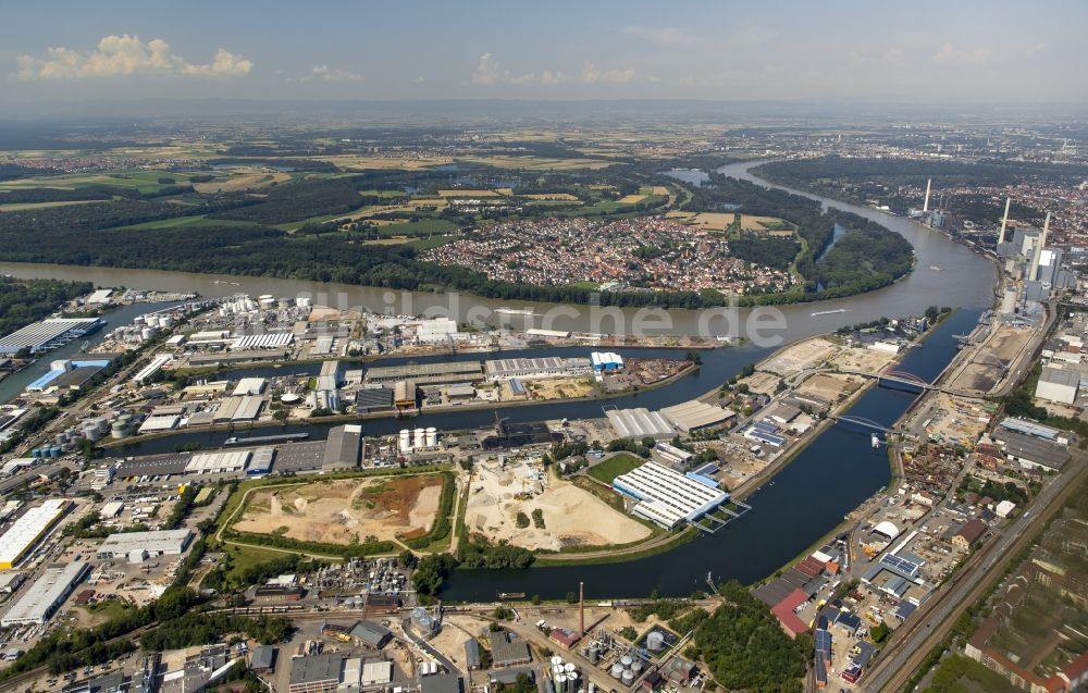 Luftbild Mannheim - Kaianlagen und Schiffs- Anlegestellen mit Verlade- Terminals am Binnenhafen in Mannheim im Bundesland Baden-Württemberg