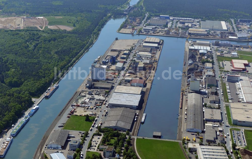 Luftbild Nürnberg - Kaianlagen und Schiffs- Anlegestellen mit Verlade- Terminals am Binnenhafen in Nürnberg im Bundesland Bayern