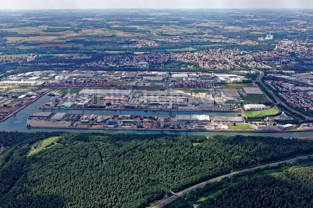 Nürnberg von oben - Kaianlagen und Schiffs- Anlegestellen mit Verlade- Terminals am Binnenhafen in Nürnberg im Bundesland Bayern